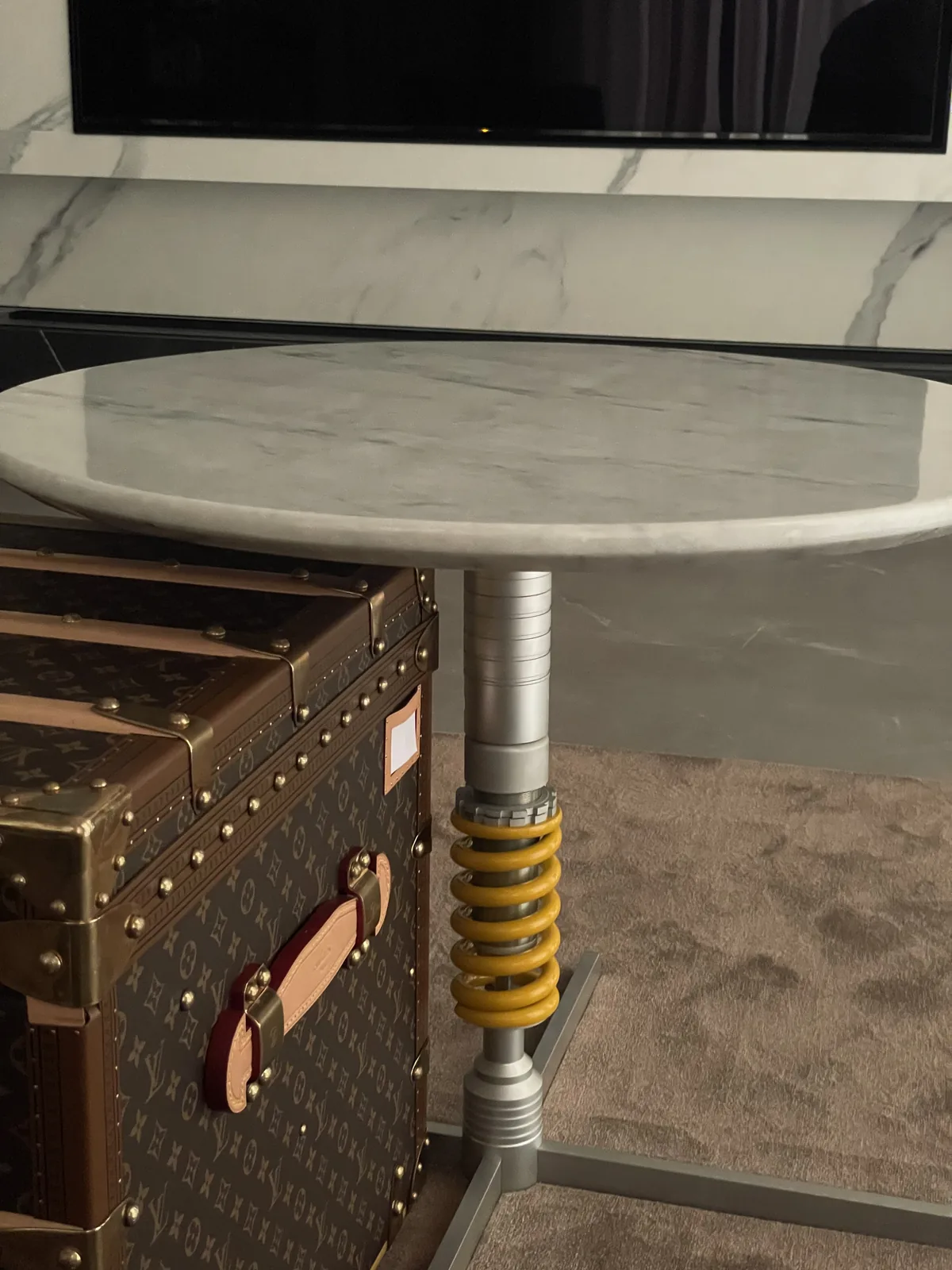 大理石感应发光避震器桌 — 35